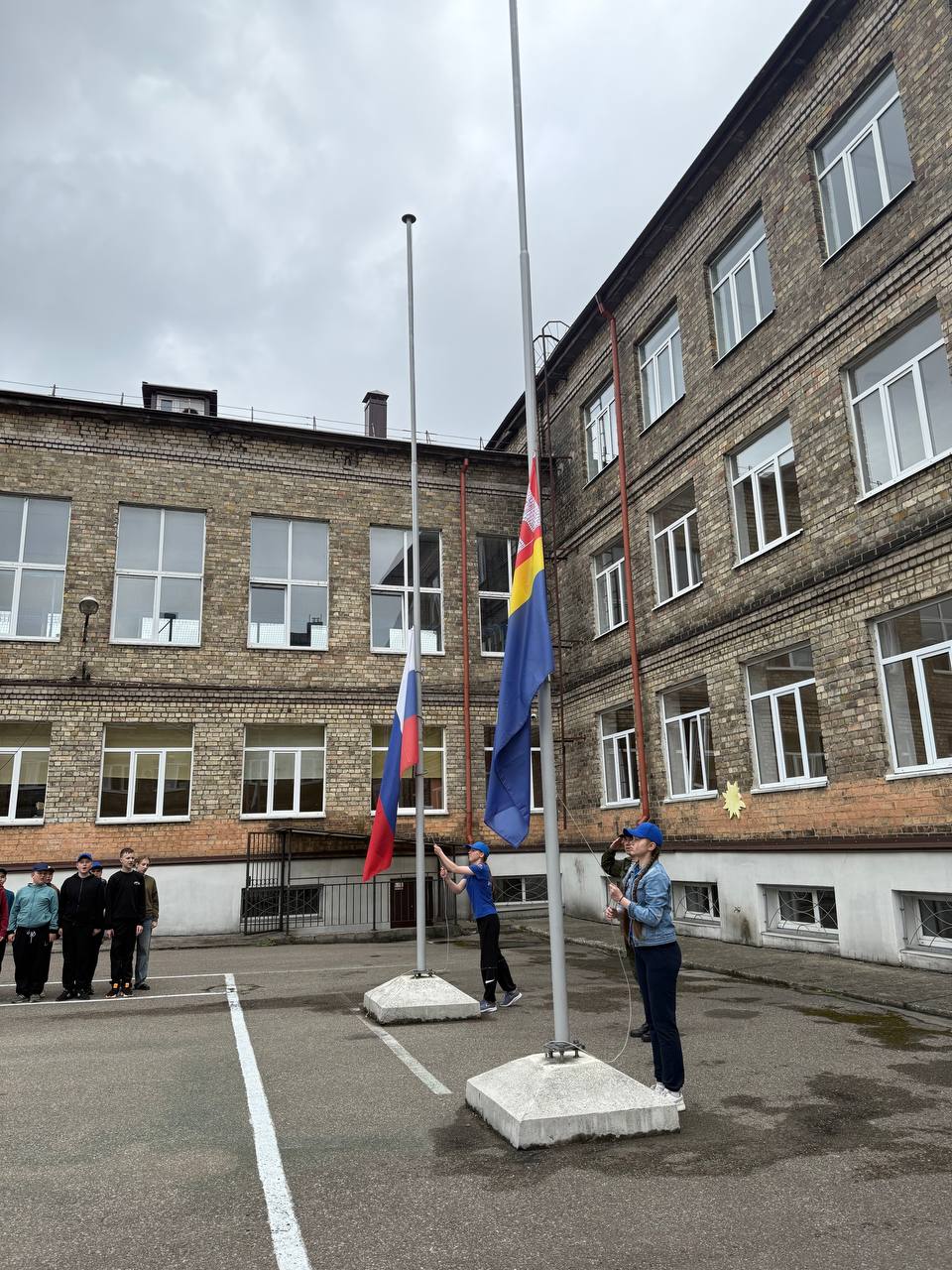 Торжественная линейка открытия пришкольного лагеря ☀️.